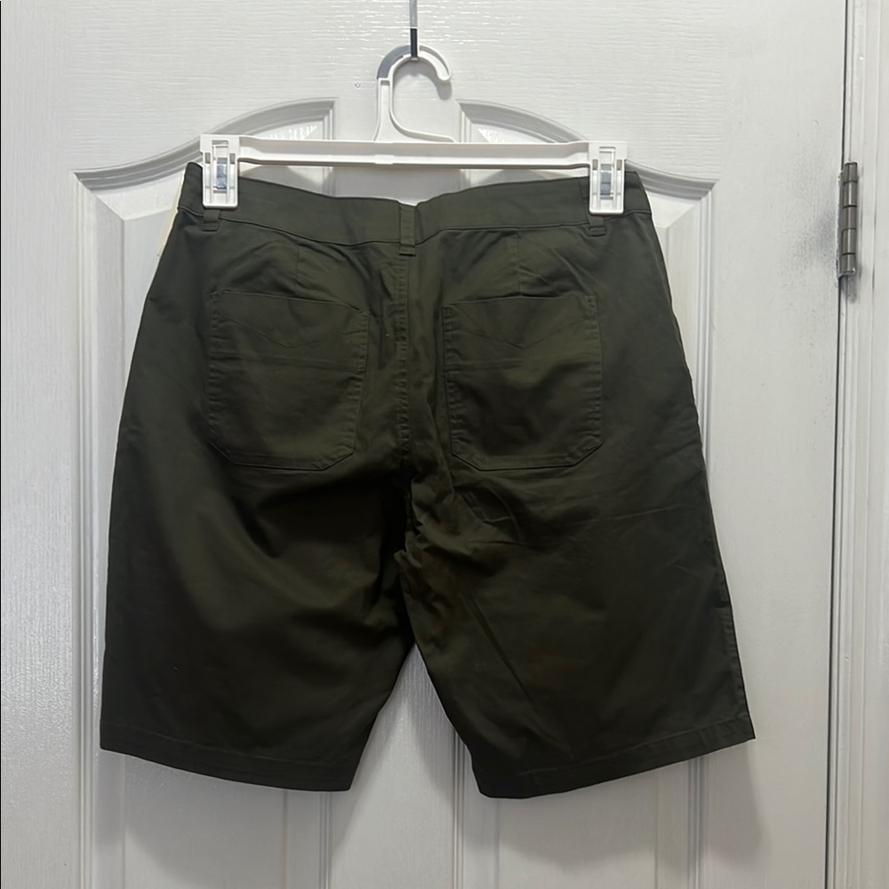 NWT Christopher & Banks Dark Green Womens 6 Shorts - Picture 4 of 4
